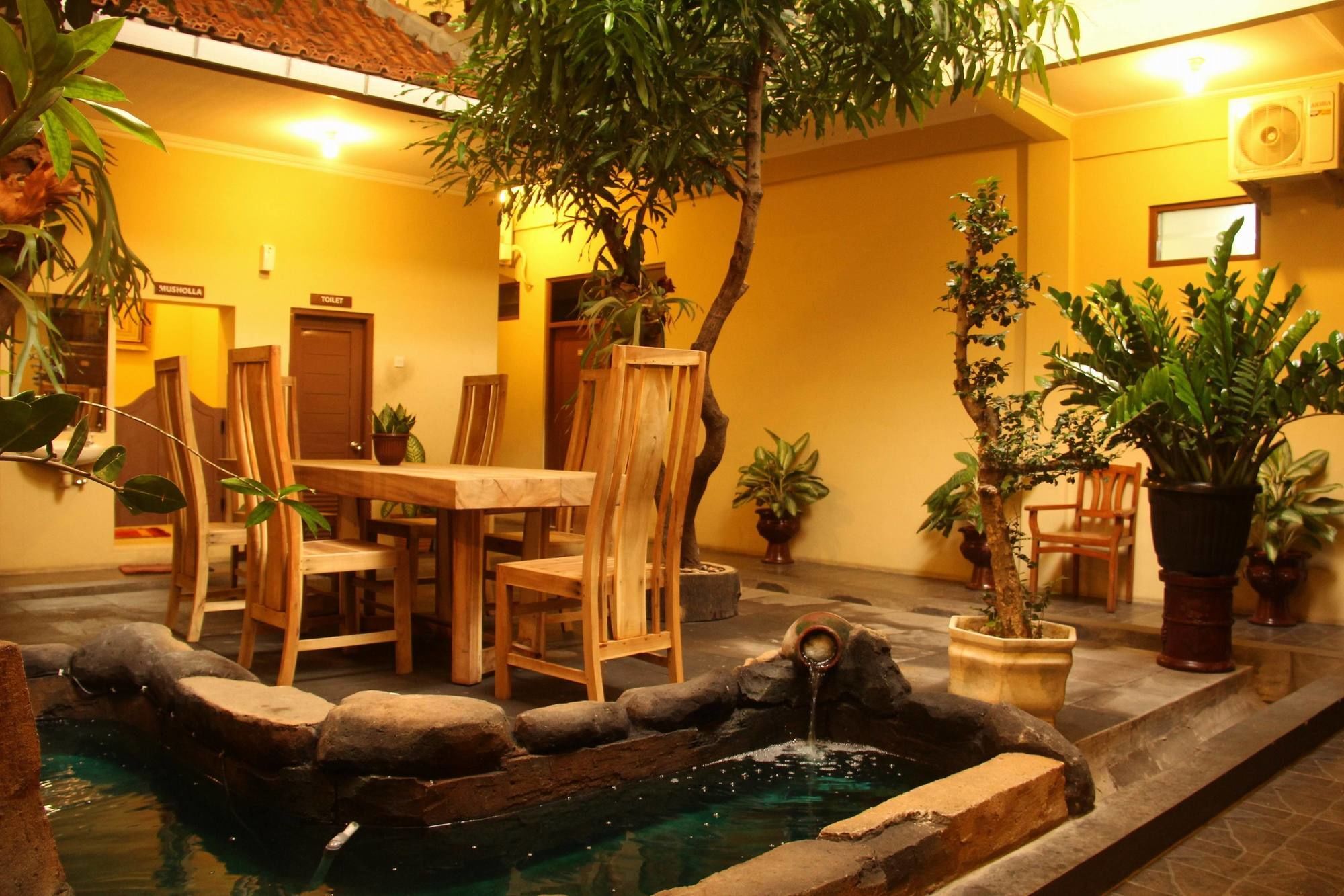 Sagan Huis Hotel Yogyakarta Ngoại thất bức ảnh